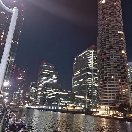 Canary Wharf View Apartments Лондон Екстер'єр фото