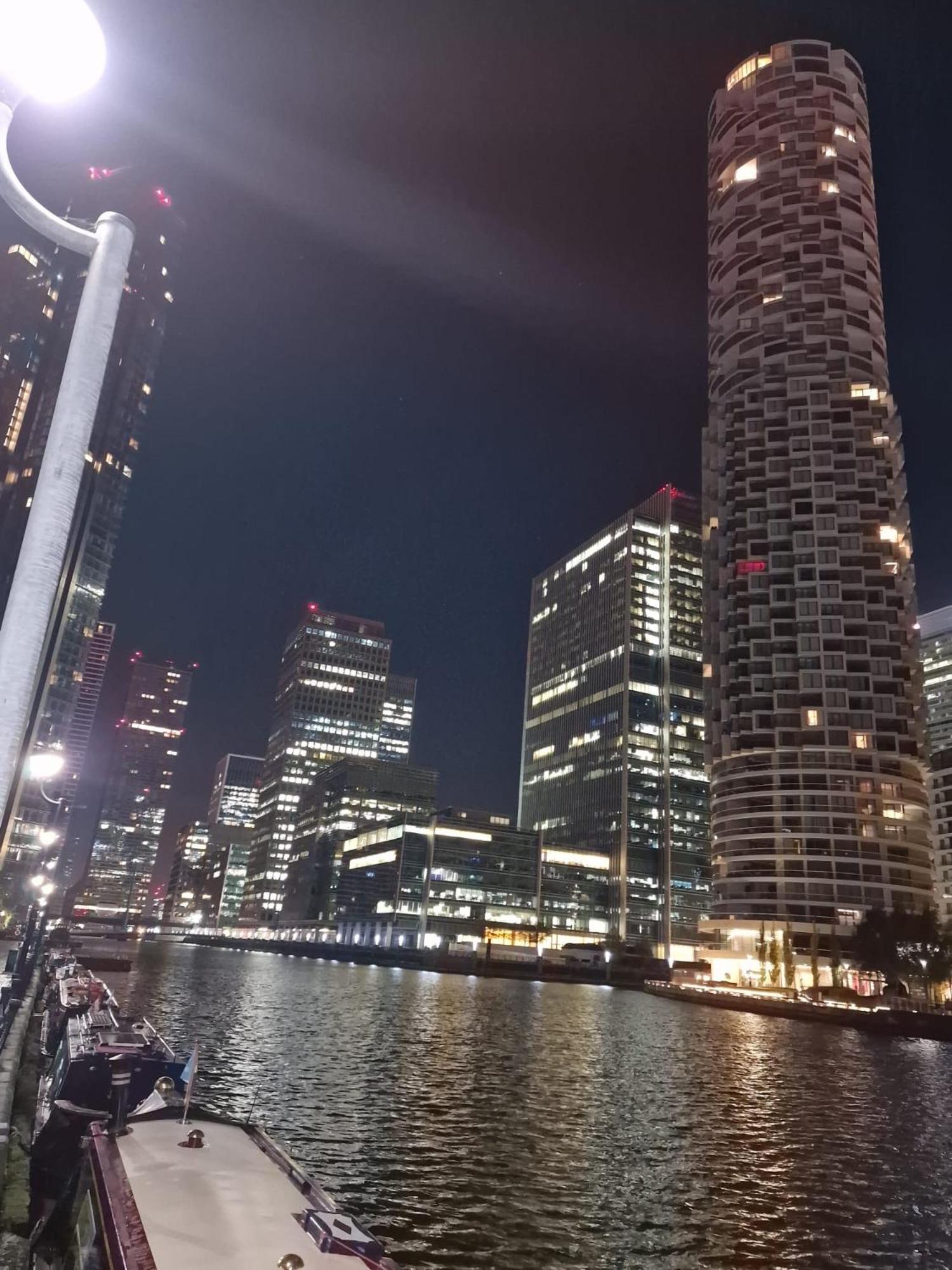 Canary Wharf View Apartments Лондон Екстер'єр фото